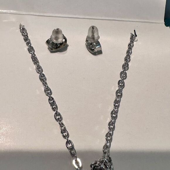 NWT EFFY Sapphire Blue Crystal Stone Pendant Chain Necklace & Stud Earring Set S - Picture 2 of 2